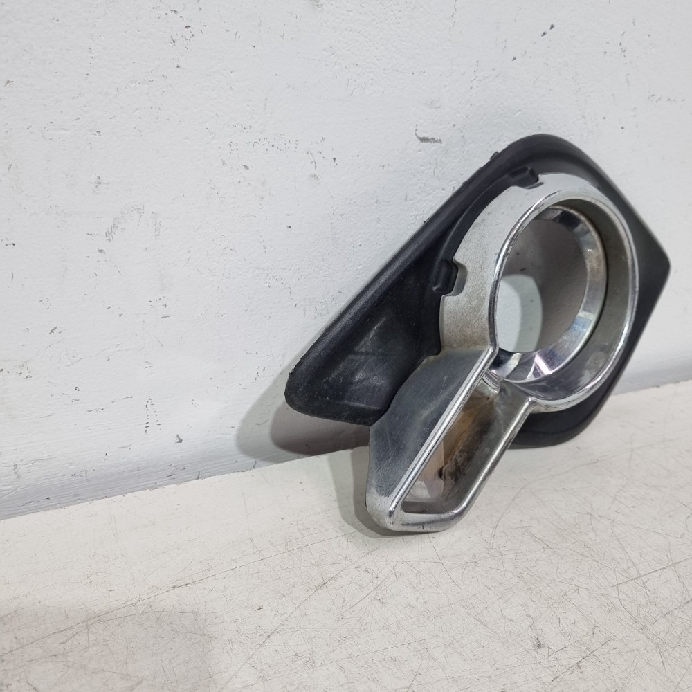 Moldura Farol De Milha Esquerdo Toyota Hilux 2016/2019 Esquerdo 3