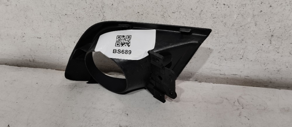 Moldura Milha Esquerdo Do Chevrolet Onix 2015 Recuperado 4