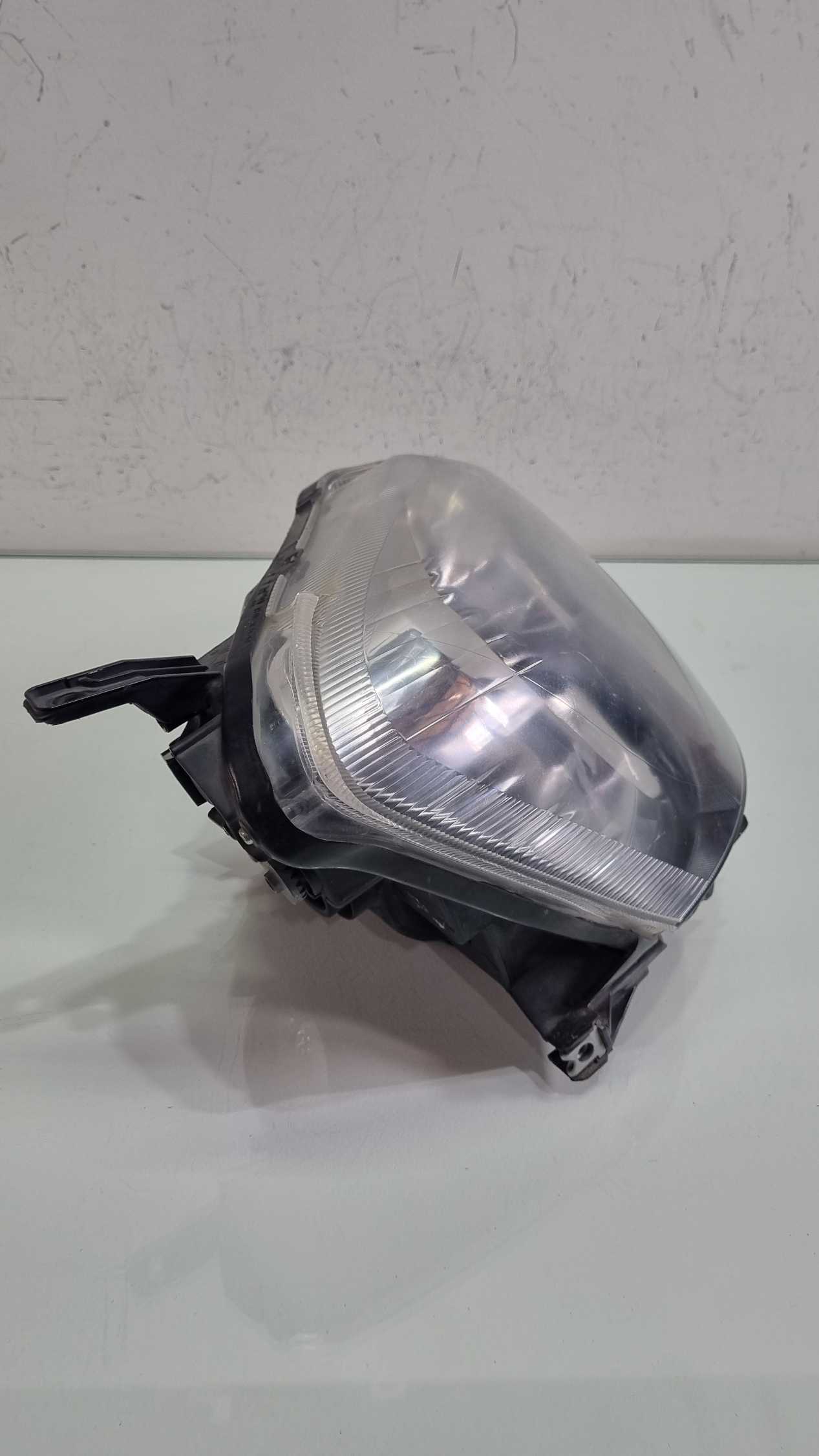 Farol lado direito Toyota Etios modelo 2013/2017 4