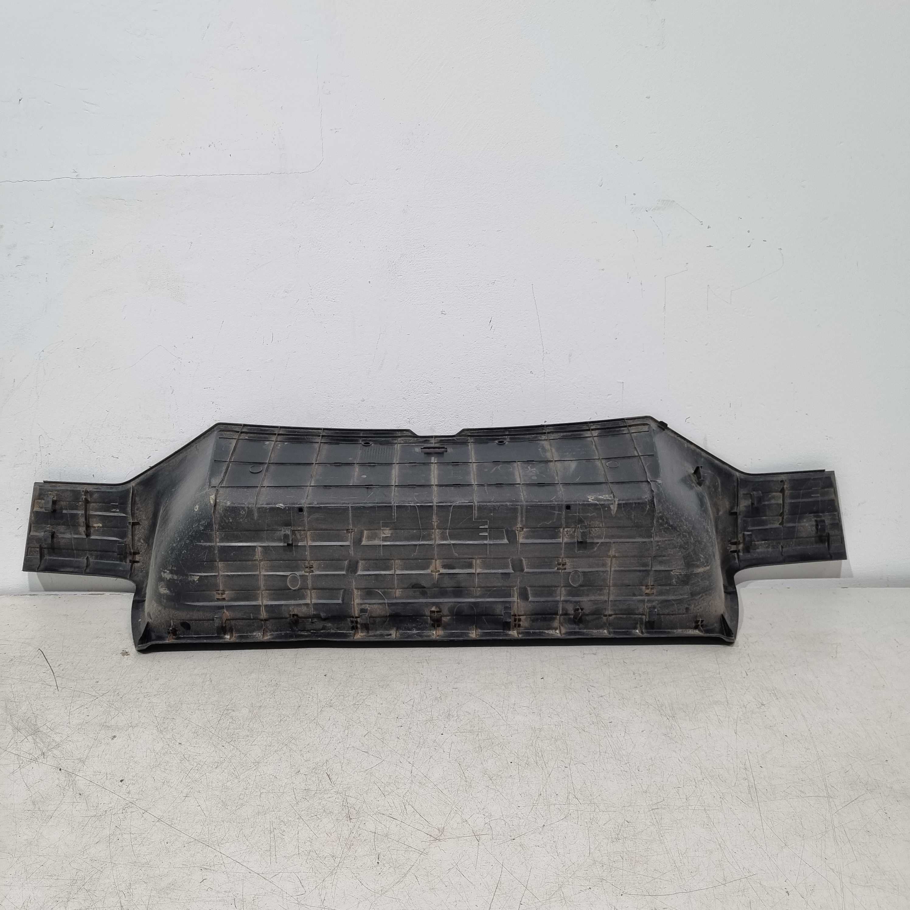 Moldura Central Parachoque Traseiro Toyota Hilux 2016/2021 6