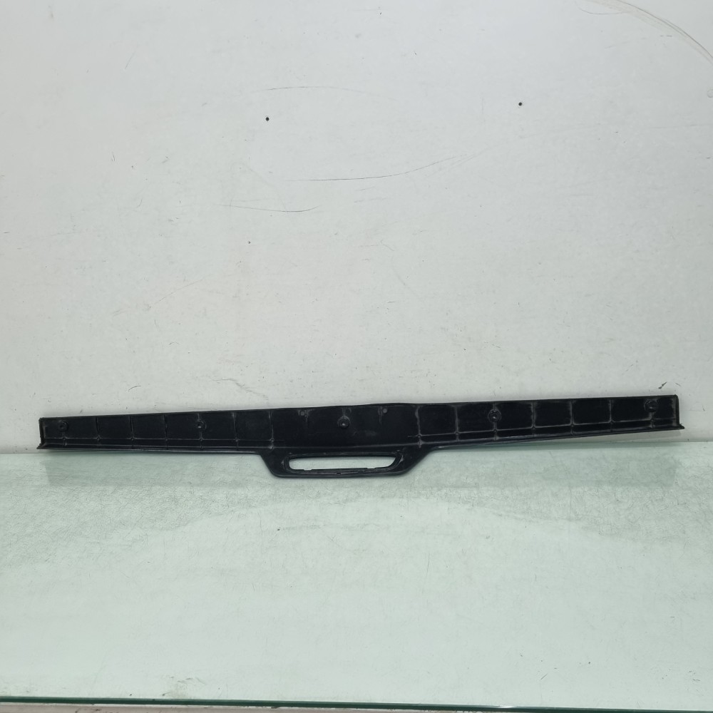 Moldura Superior Tampa Traseira Montana 2013/2018 Recuperada 4