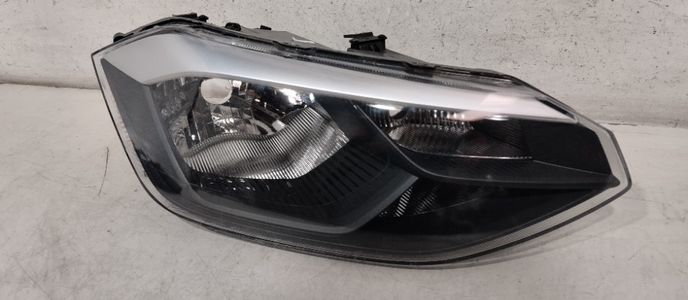 Farol Direito Polo Track 2023/2025 3