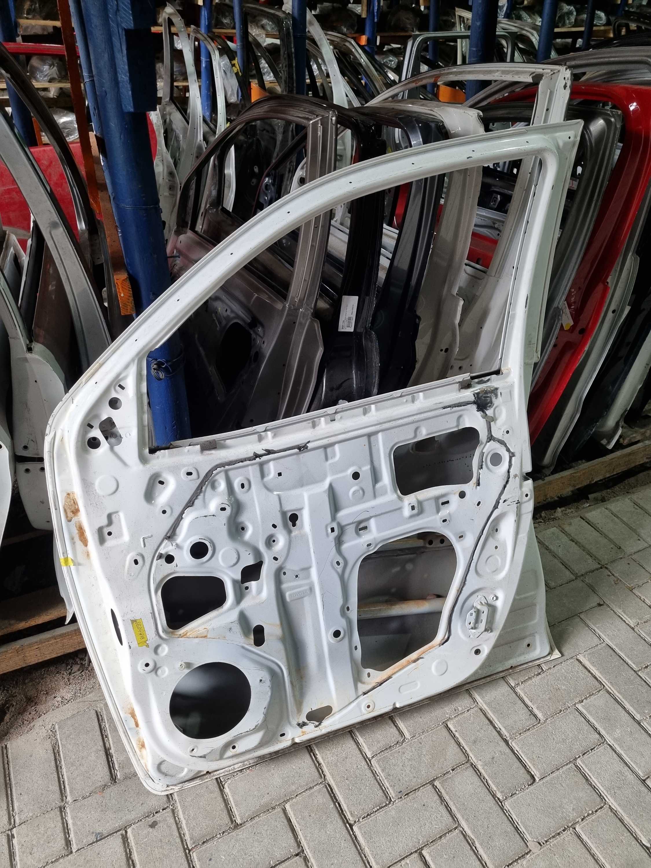 Porta dianteira lado direito recuperada Hilux 2017 / 2022 2