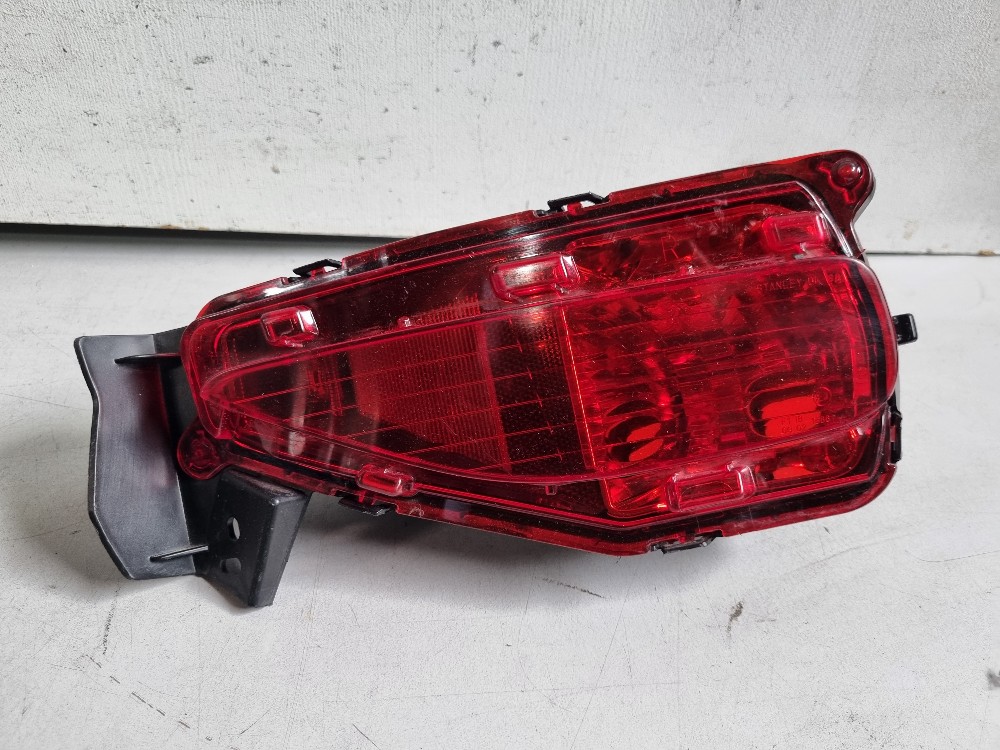 Luz De Neblina Dir. Do P-choque Traseiro Hilux Sw4 2017/2021 1