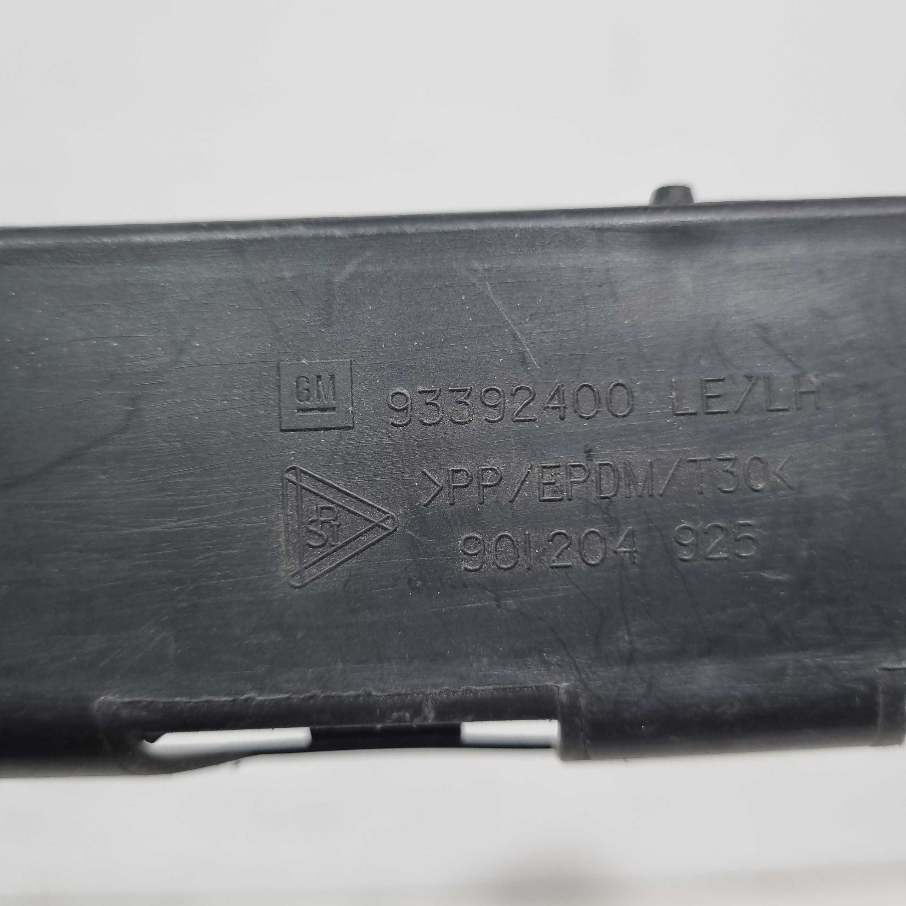 Guia Parachoque Tras Esquerdo Chevrolet Montana 2005/2010 7