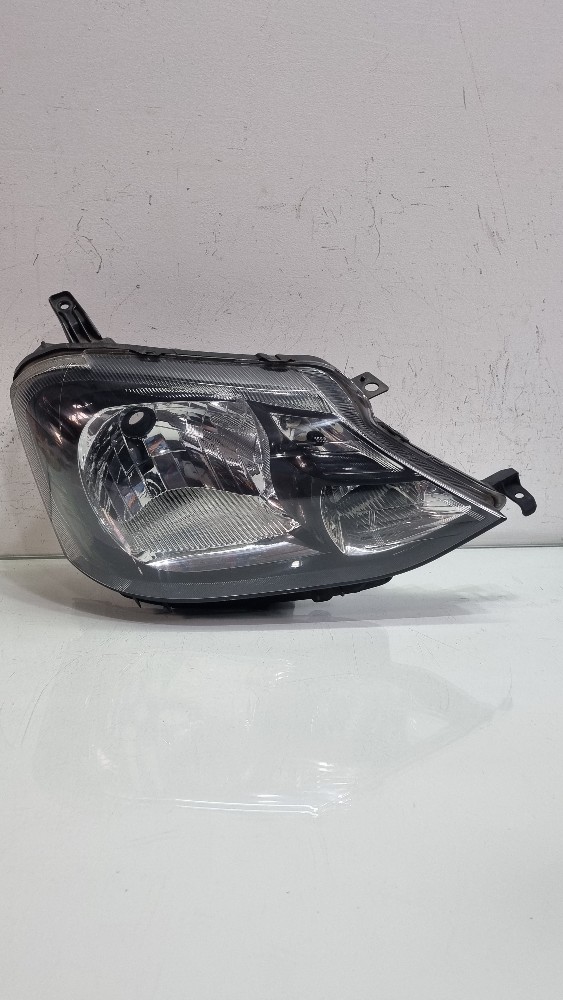 Farol direito mascara negra Toyota Etios  modelo 2016/2020 1