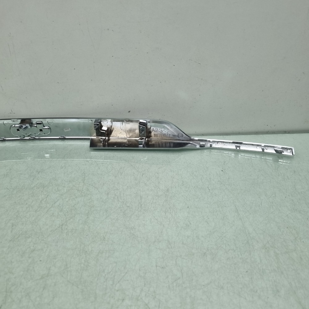 Friso Da Tampa Traseira Jeep Commander 2002/2025 Usado 4