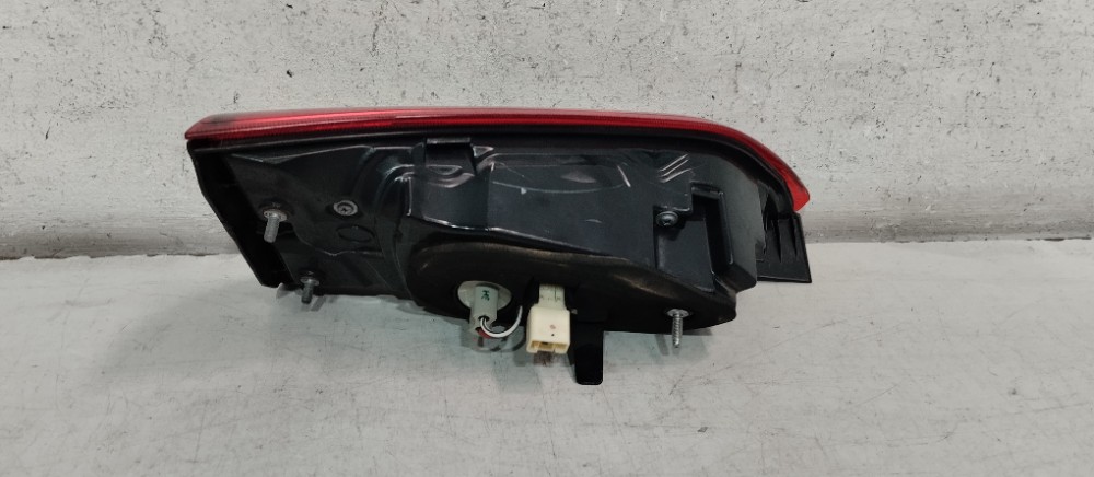 Lanterna Direita Da Tampa Yaris Sedan 2019/2023 Recuperado. 5