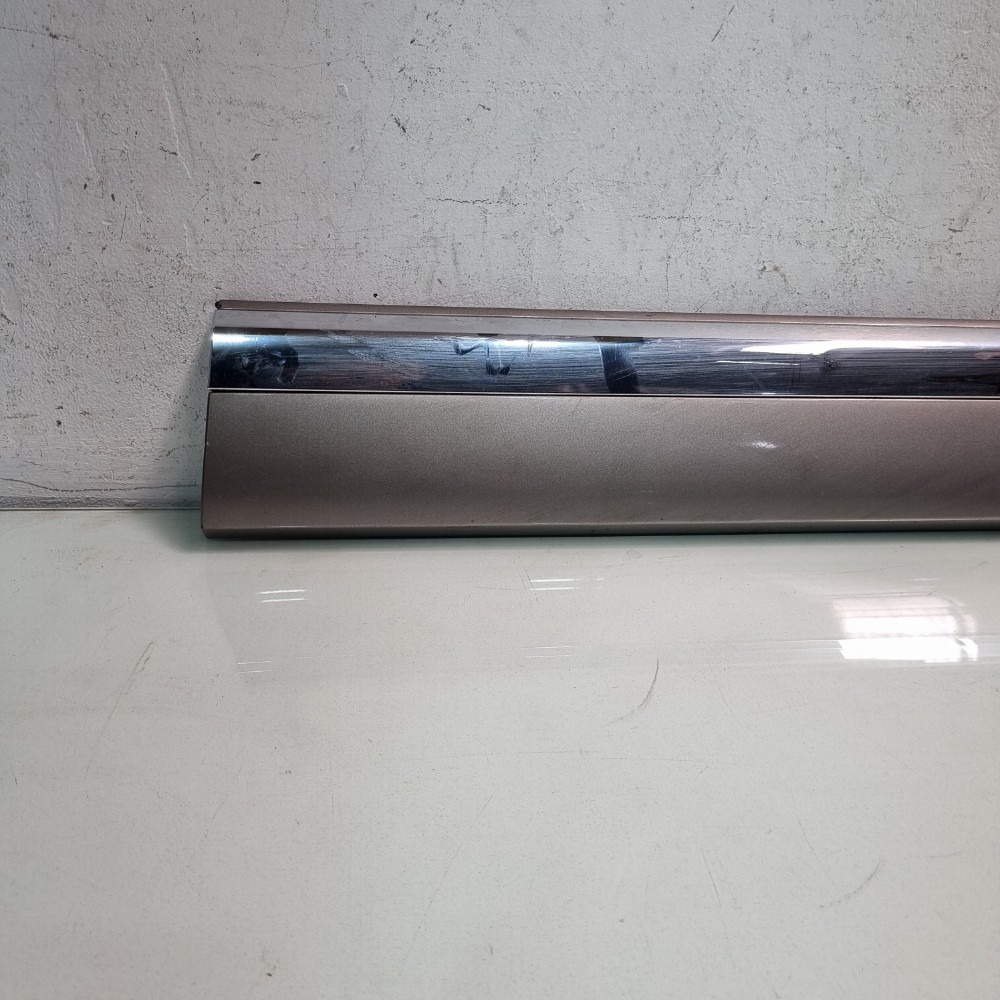 Friso Da Porta Dianteira Direita Volvo Xc90 2016/2019 Cinza 5