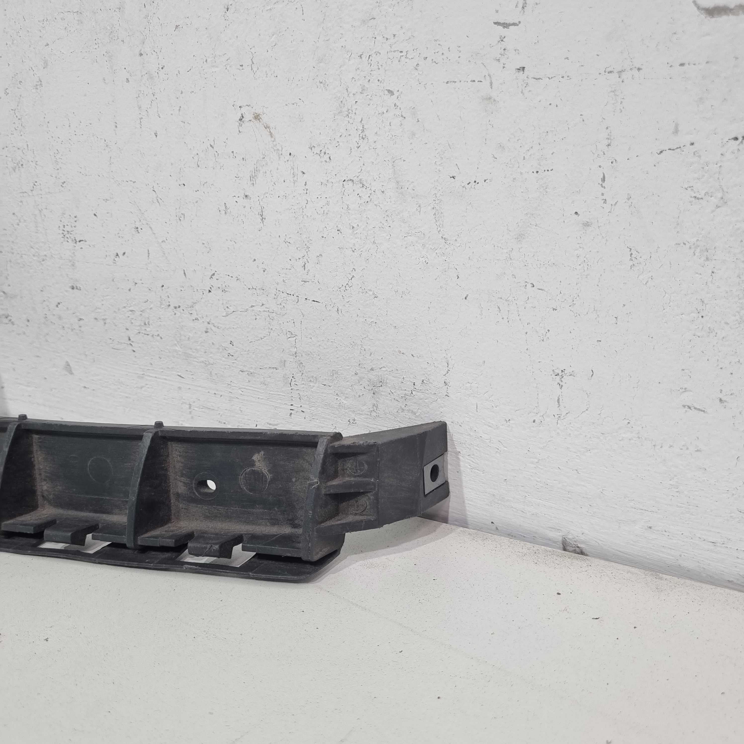 Guia Parachoque Tras Esquerdo Chevrolet Montana 2005/2010 3