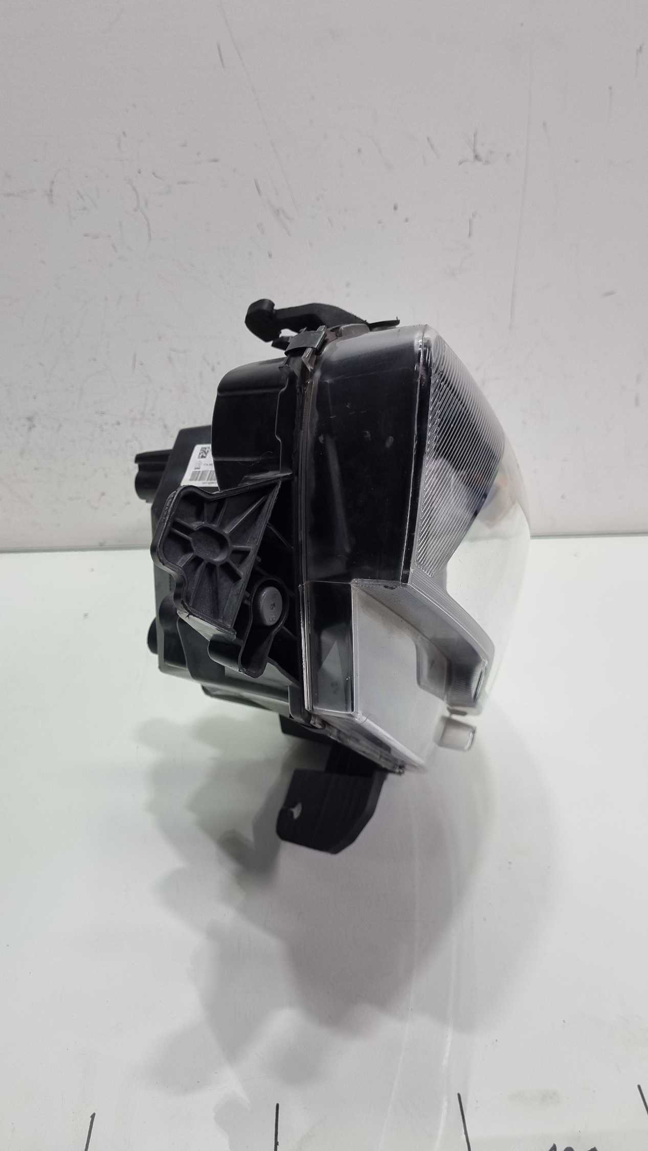 Farol lado esquerdo s/led mascara negra Fiat Argo 2017/2023 3