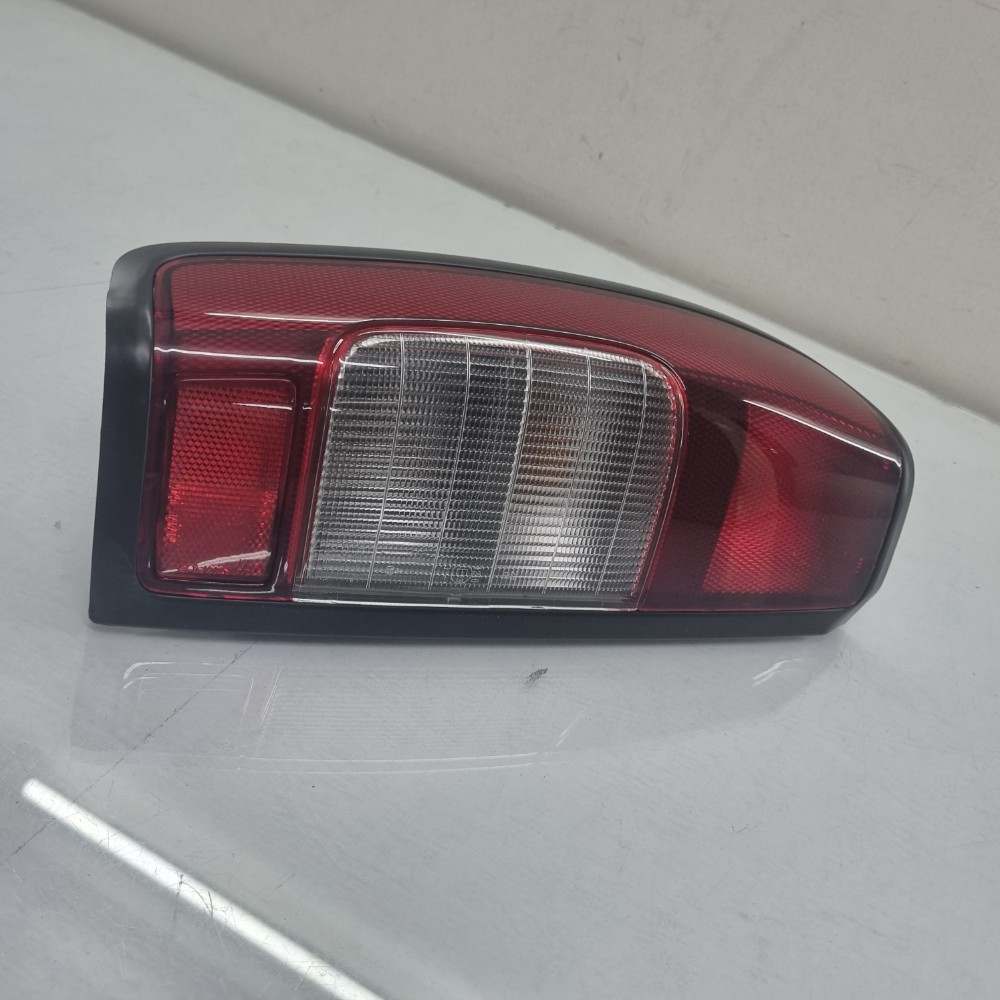 Lanterna Do Lado Esquerdo Nissan Frontier Modelos 2003/2007 Esquerdo/motorista