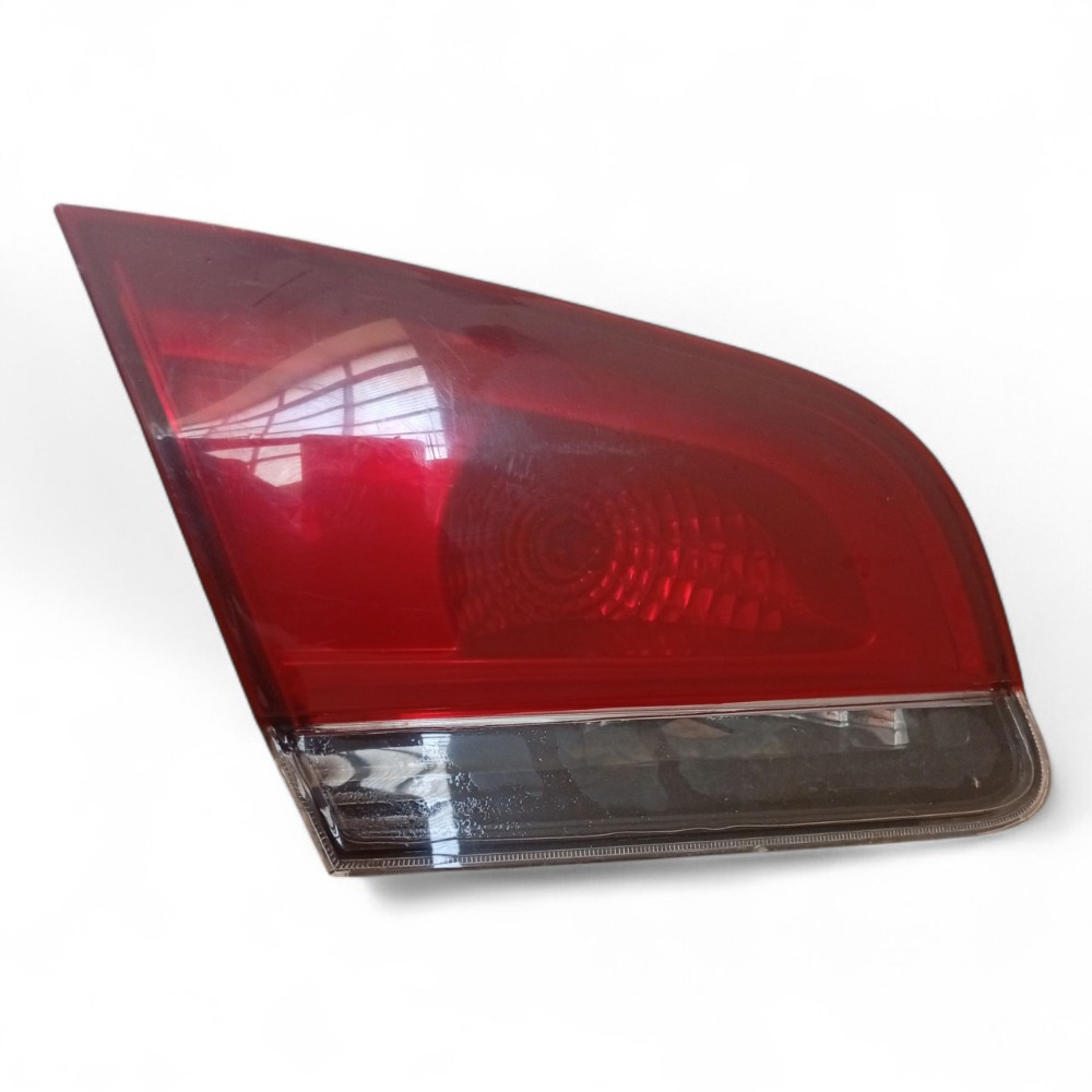 Laterna Porta Malas Lado Direito Fiat Siena 1.4 2013 2014 Vermelho