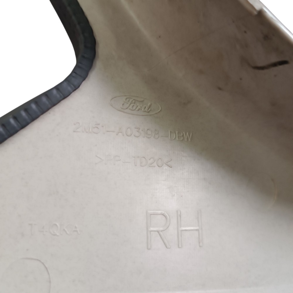 Acabamento moldura Coluna parabrisa direito Ford Focus  2001 a 2008 original 8