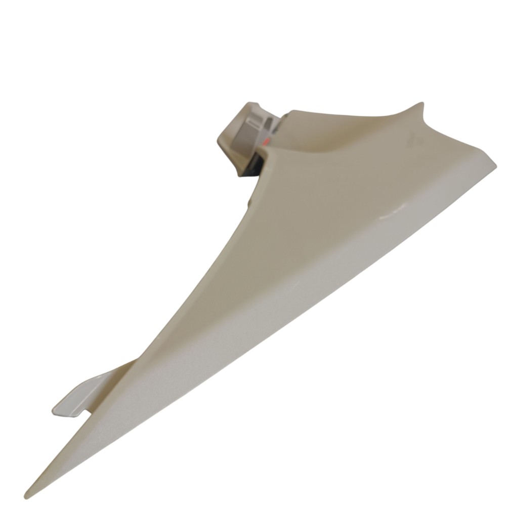 Acabamento traseiro direito Toyota Yaris 2022 c/detalhes