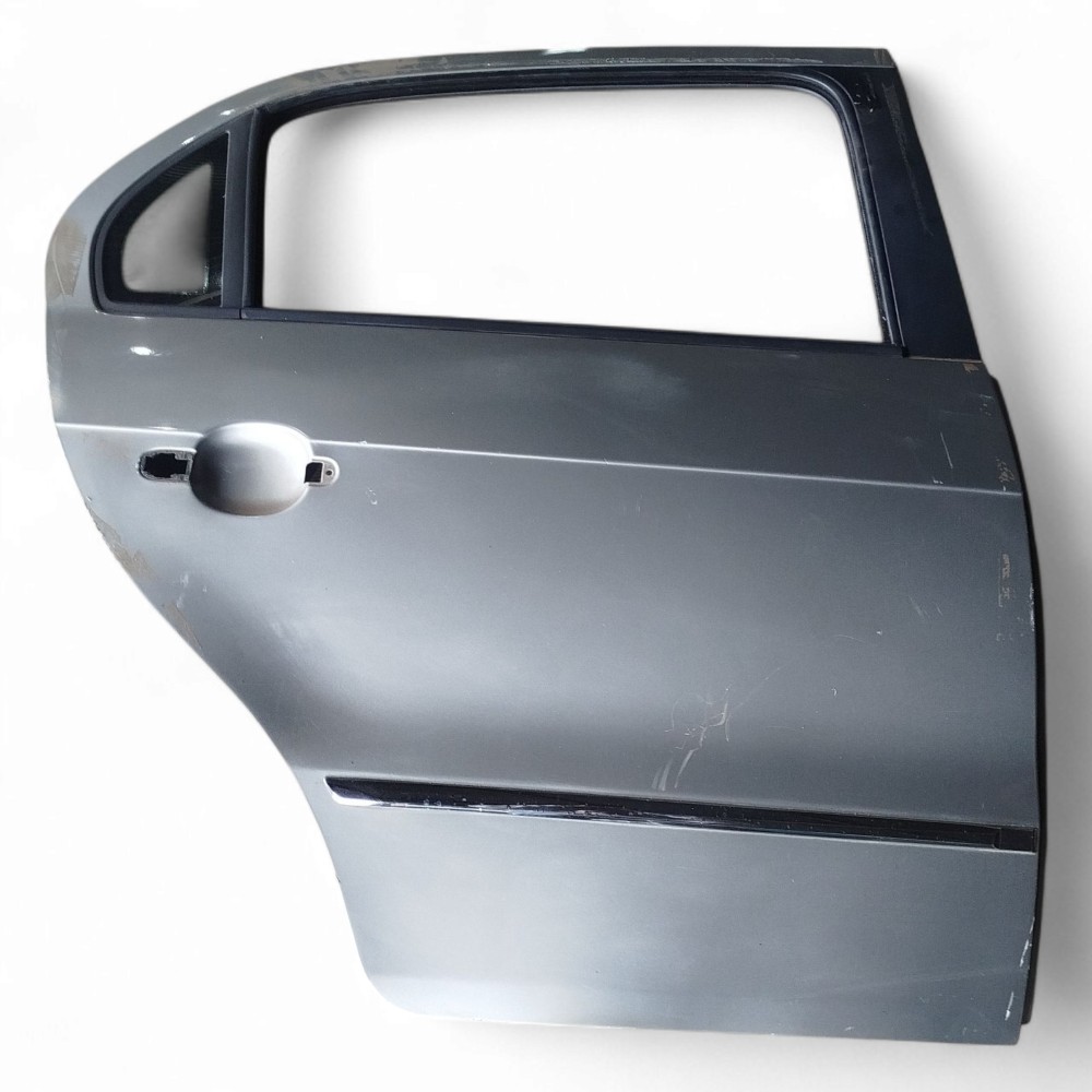 Porta Traseira Direita Vw Voyage 1.6 2012 2013 Com Detalhes Traseira Direita