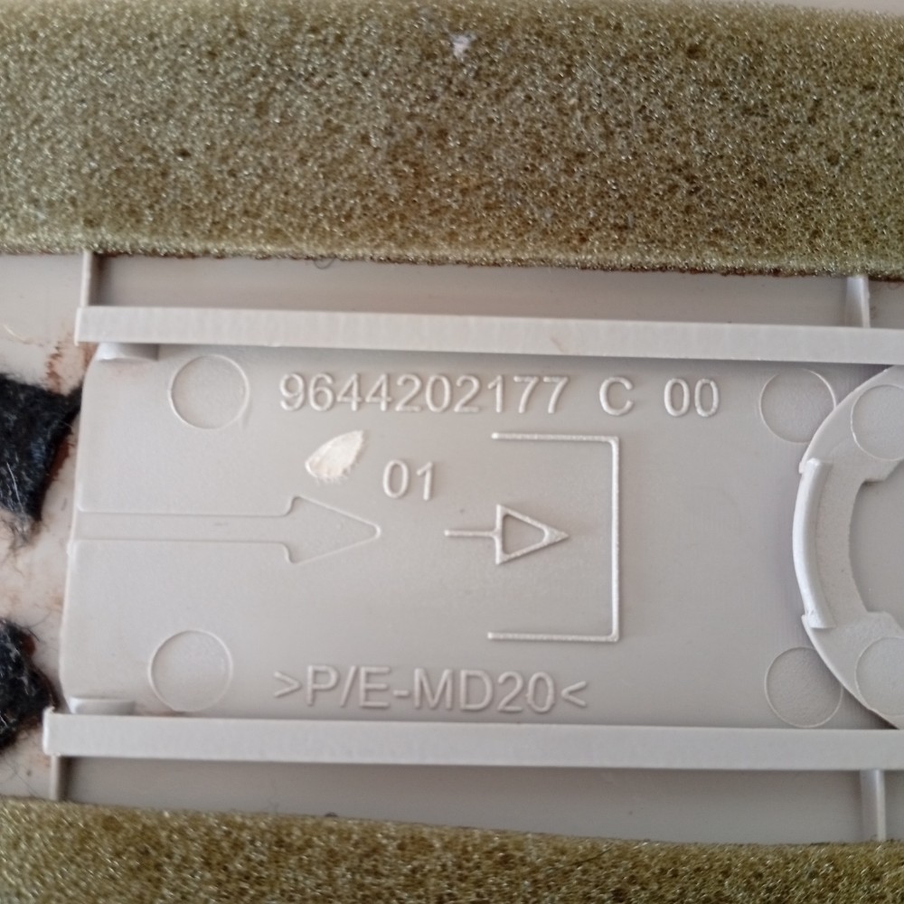 Moldura Coluna Central Cinto Lado Direito Peugeot 207 2010 7