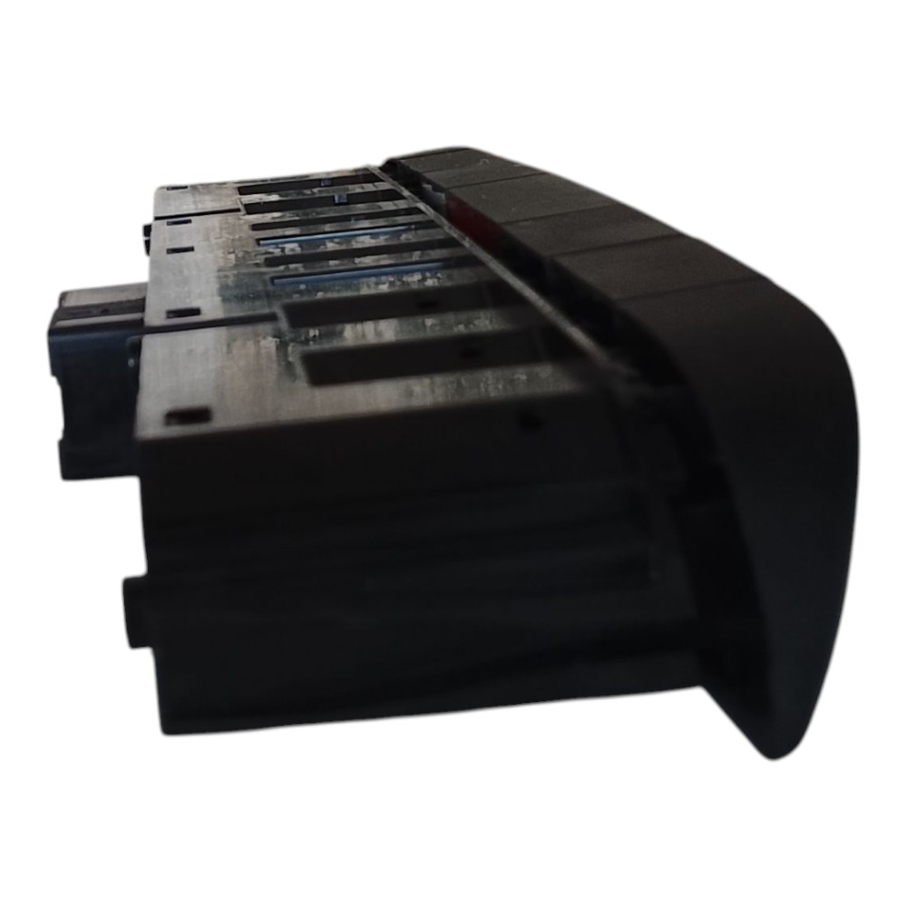 Botão pisca alerta desembaçador fiat mobi 2016 3