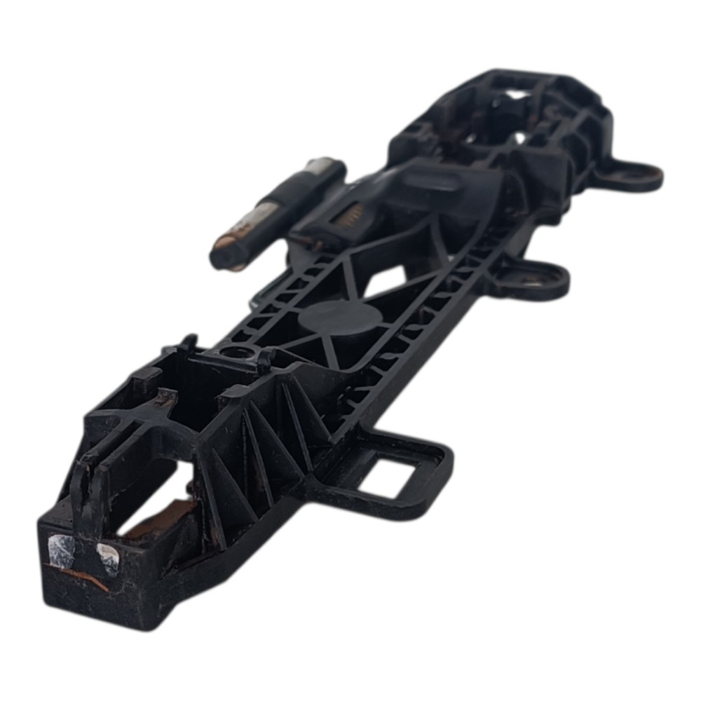 Suporte Maçaneta Traseira Esquerda Chevrolet Tracker 22/24 Preto Traseira