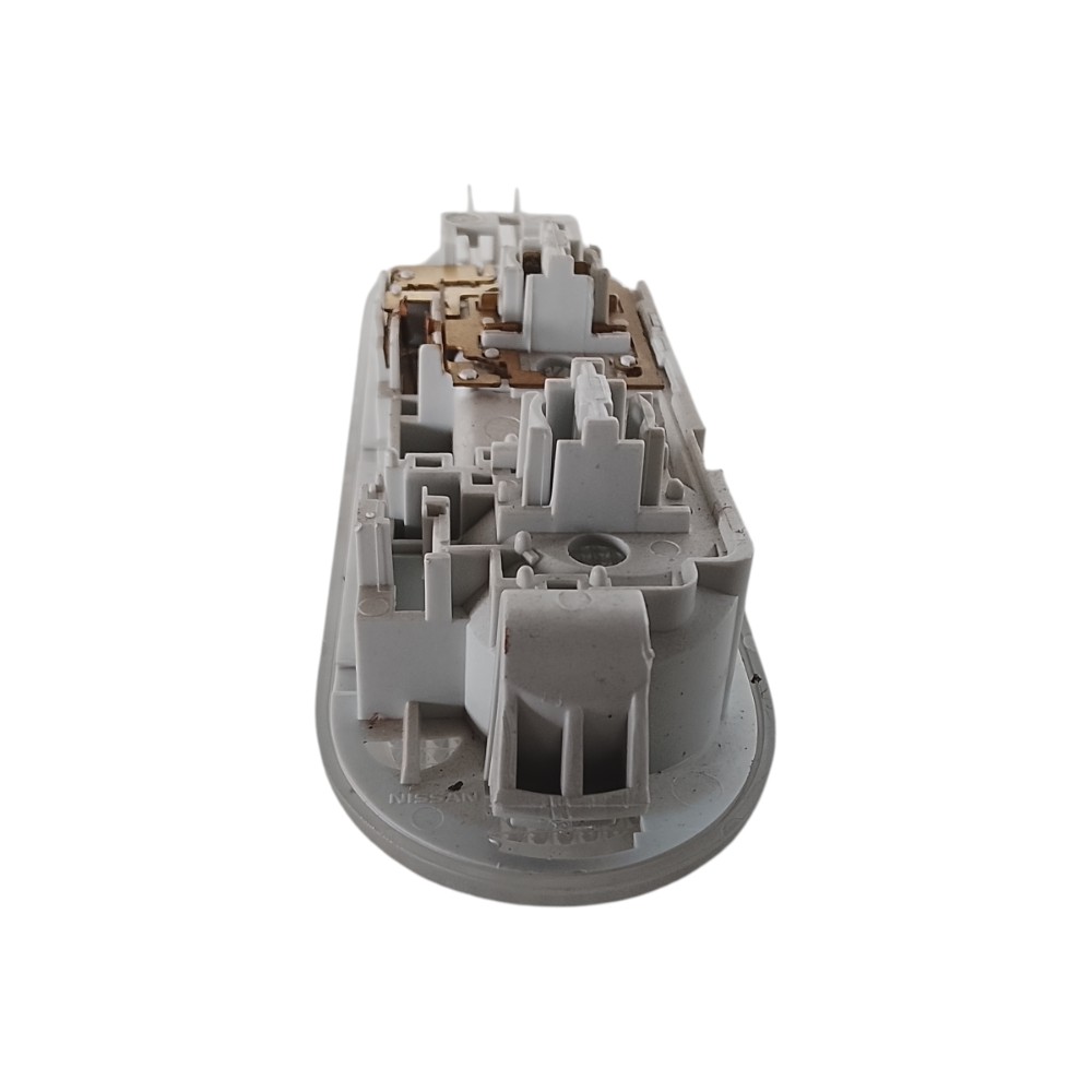 Luz lanterna teto cortesia nissan versa 2014 2019