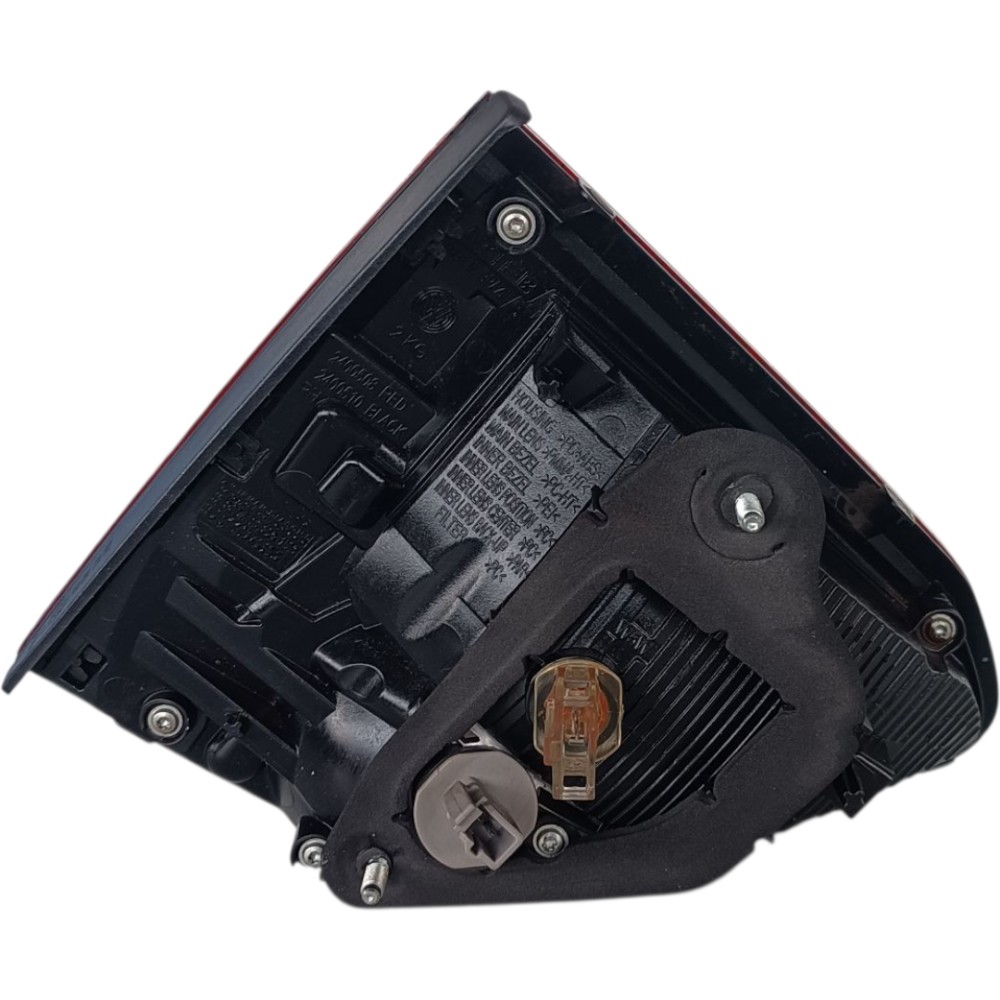 Lanterna Tampa Traseira Lado Direito Vw Fox 2013 2019 Direito/passageiro Vermelho 7