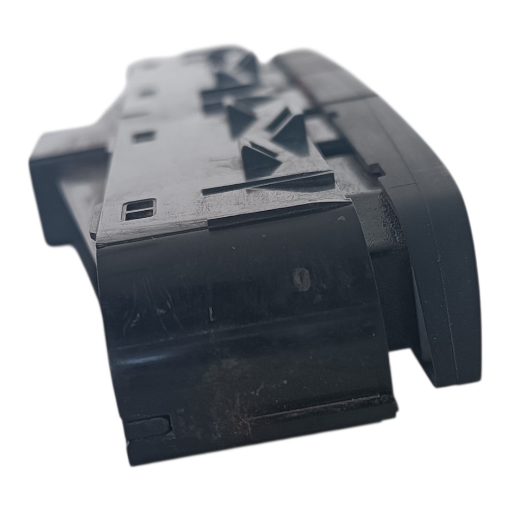 Botão Comando Pisca Alerta Chevrolet Tracker 2020 2024 Preto 3