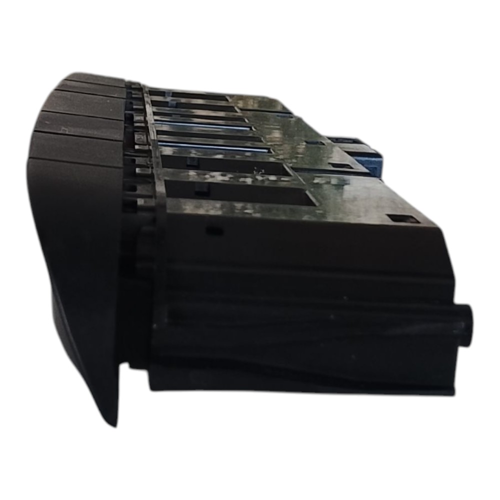 Botão pisca alerta desembaçador fiat mobi 2016 4