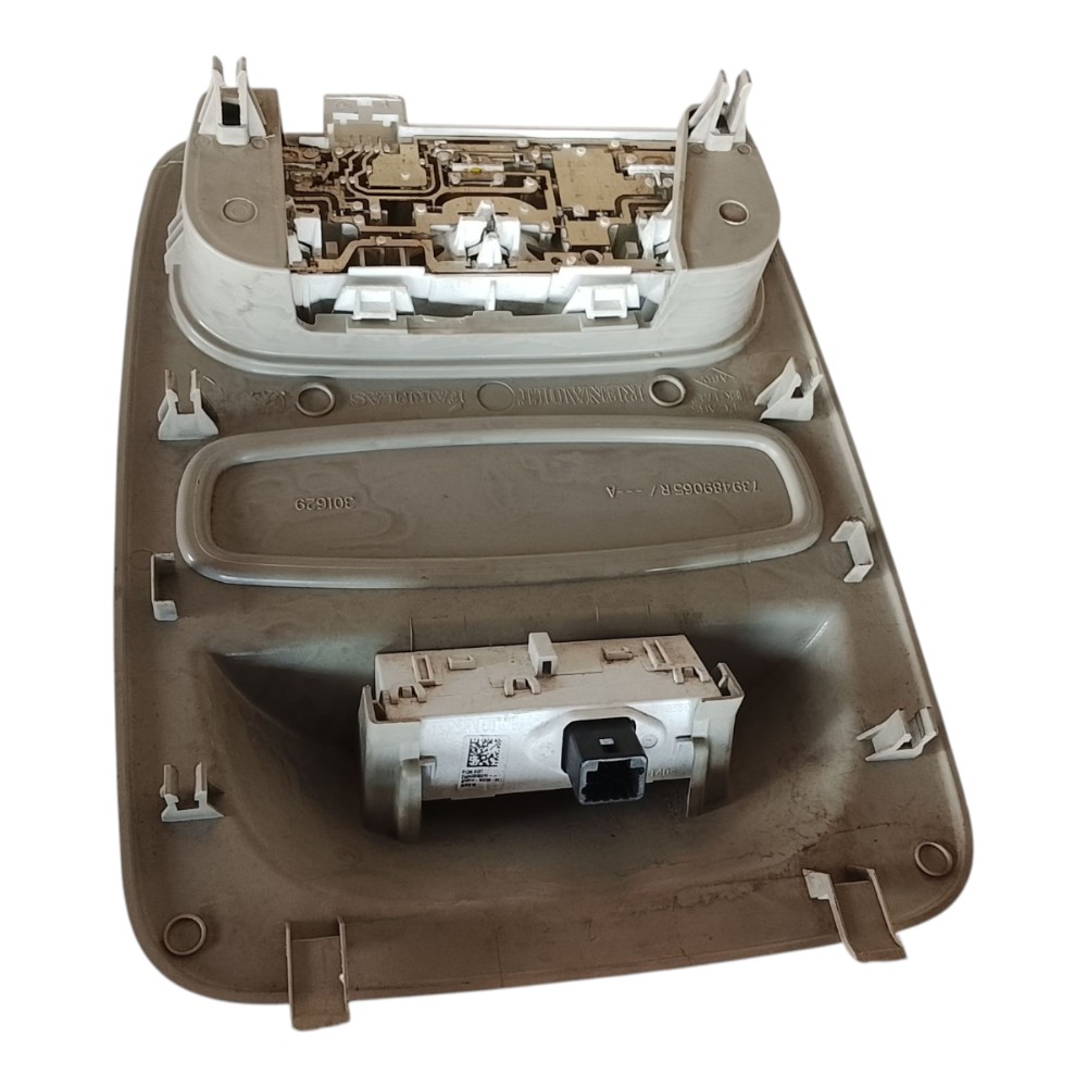 Luz De Teto Cortesia Renault Captur 2018 2022 2