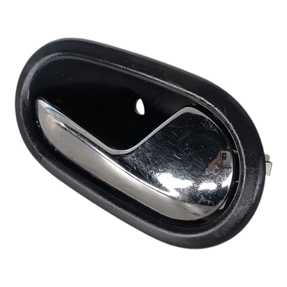 Maçaneta Interna Dianteira Esquerda Renault Sandero 11/15 Cromado Dianteira 1