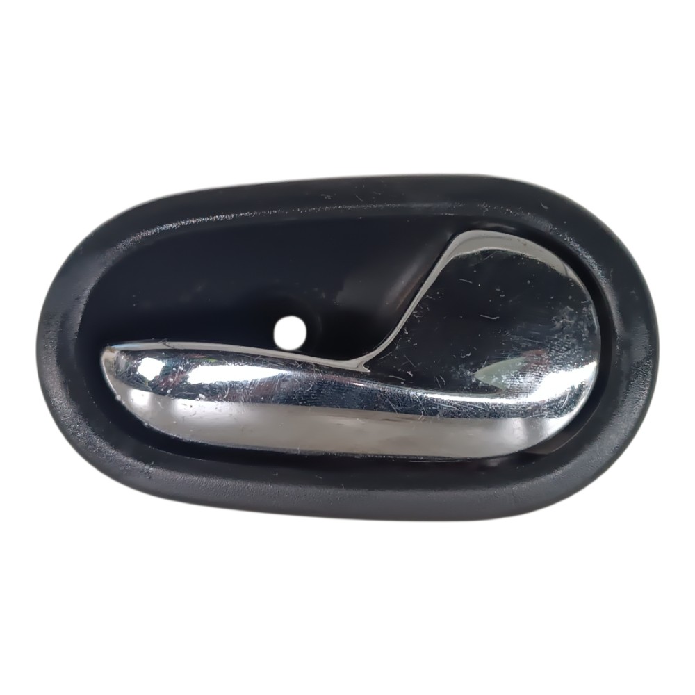 Maçaneta Interna Dianteira Esquerda Renault Sandero 11/15 Cromado Dianteira 2