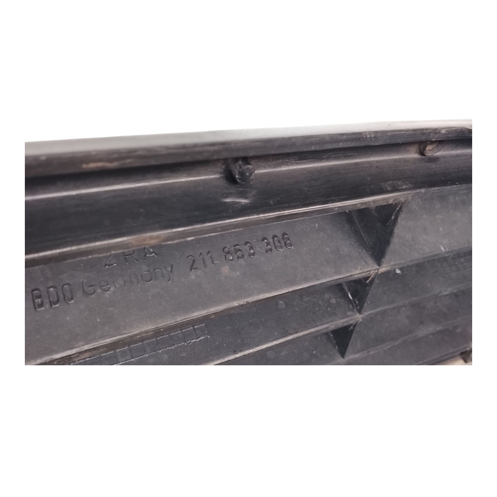 Grade Dianteira C/detalhe Volkswagen Kombi 2010 A 2014 Preto 9