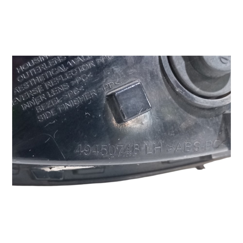 Lanterna Tampa Traseira Esquerda Fiat Argo 2019  2020 Esquerdo/motorista Vermelha / Branca 13