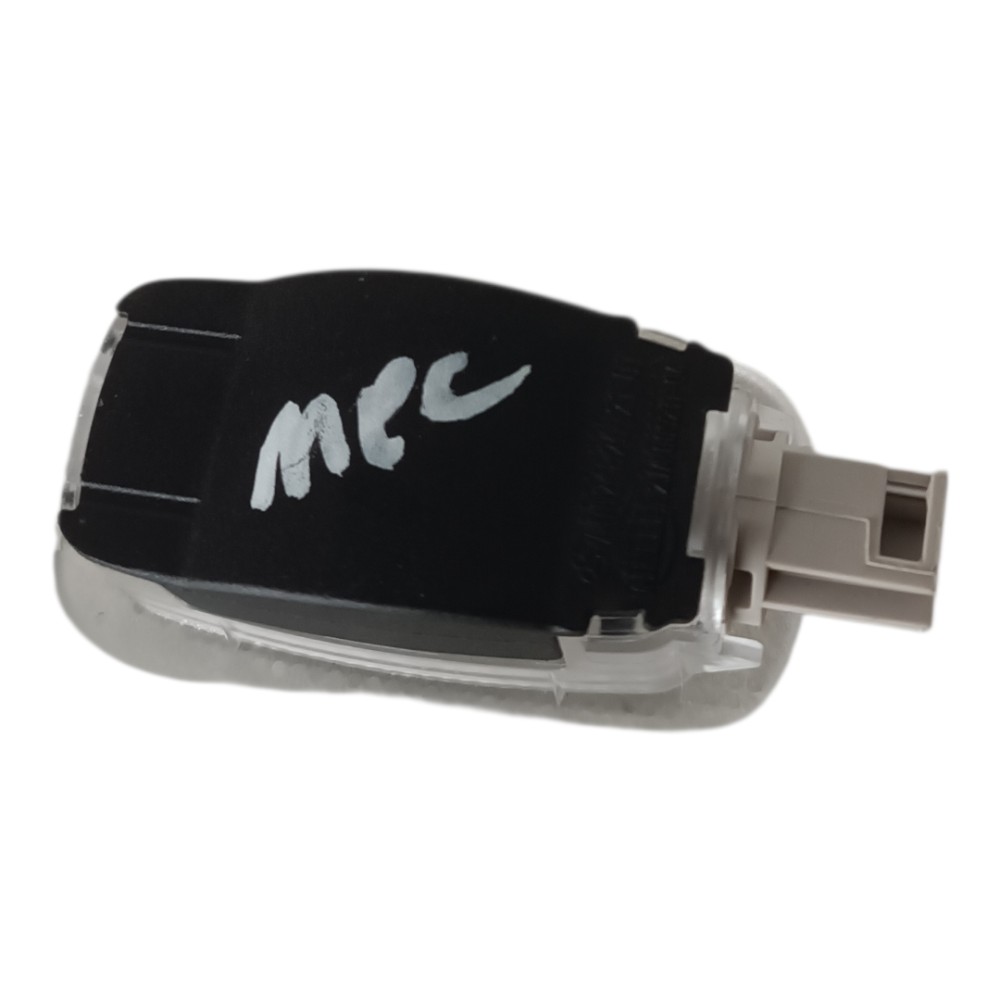 Luz cortesia Mercedes C180 C250 C300 2015 2018