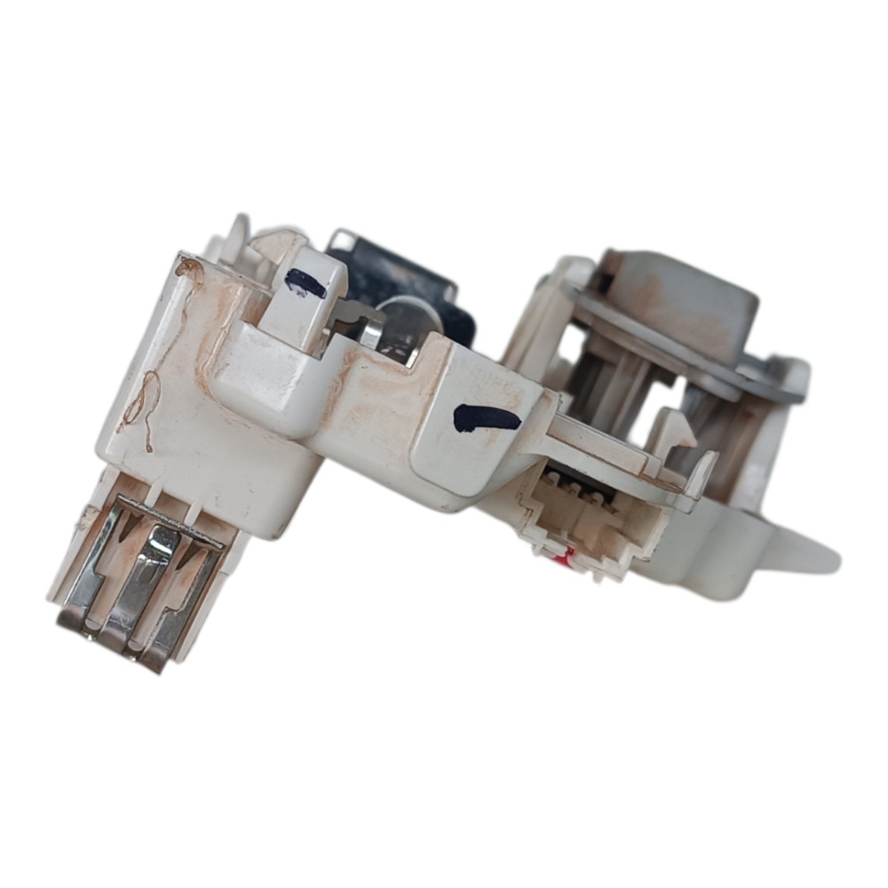 Luz De Teto Cortesia Chevrolet Tracker Onix 2024 3