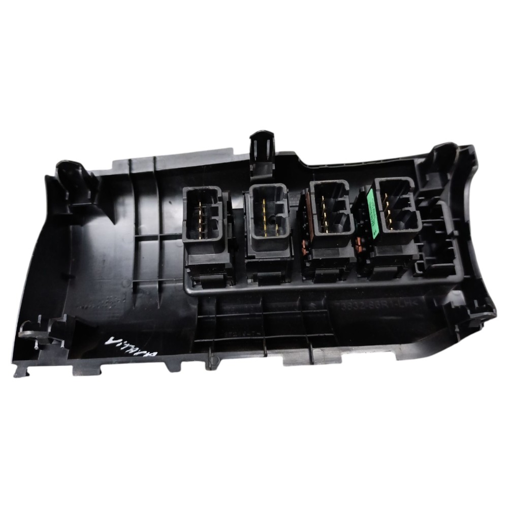 Console Central Interruptor De Plástico Suzuki Vitara 2021 9