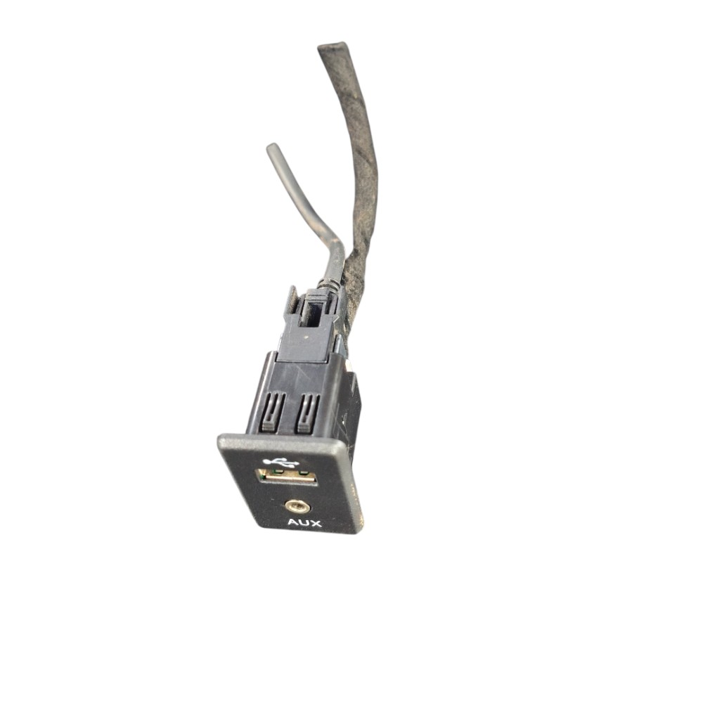 Entrada Usb C/Chicote Nissan Kicks 2016 2020 3