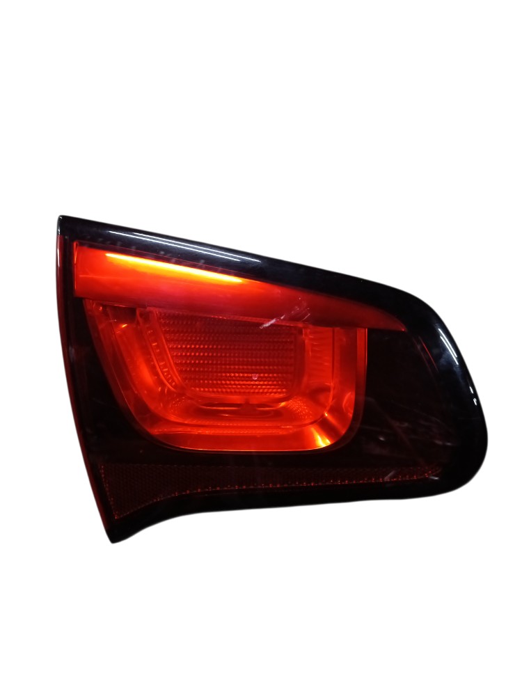 Lanterna da tampa traseira esquerd Citroen C3 2016 4