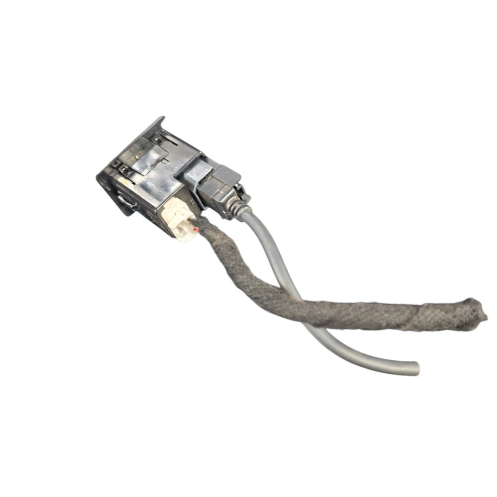 Entrada Usb C/Chicote Nissan Kicks 2016 2020 4