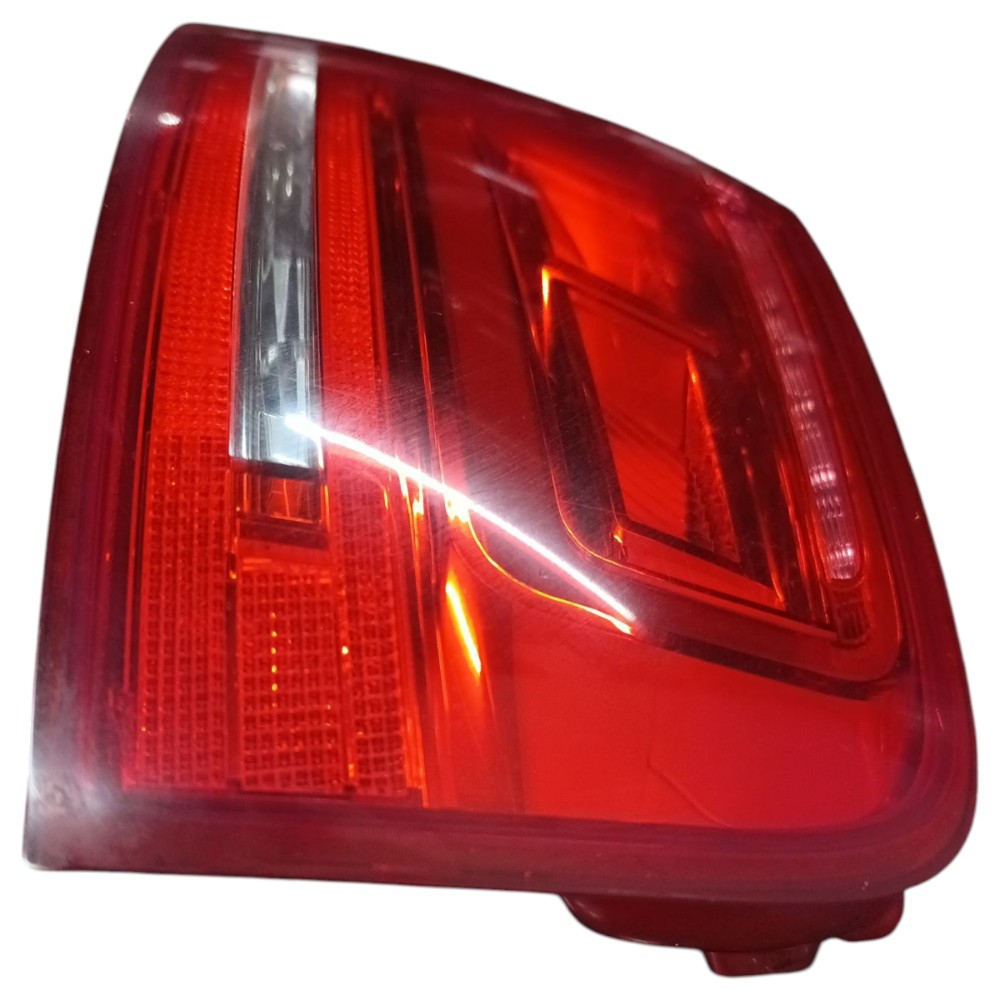 Lanterna Traseira Direit  Audi A8 2011 Direito/passageiro Vermelho